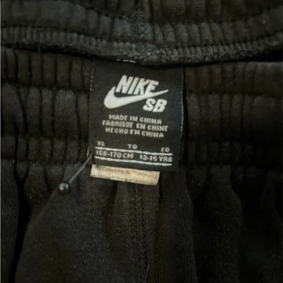 Boys Nike Black Joggers - Size XL - Picture 3 of 3